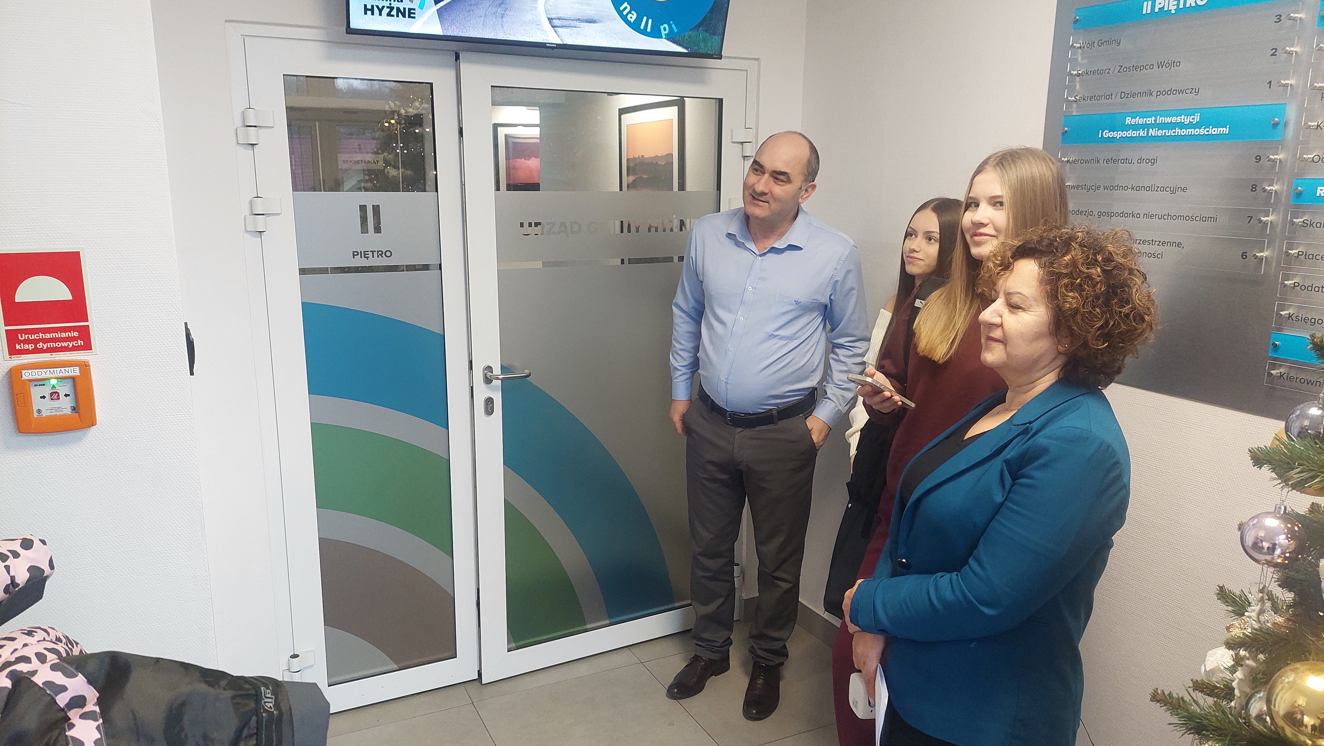 WIZYTA KOLĘDNIKÓW W URZĘDZIE GMINY